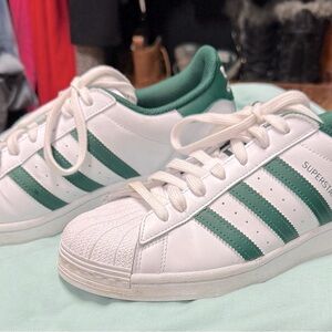 Superstar Adidas shoe with a classic rounded shell toe. Men’s 8 or women’s 10.